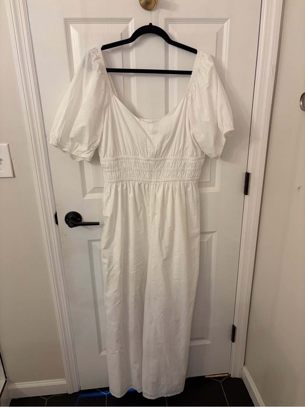 Women’s White Puff-Sleeve Maxi Dress